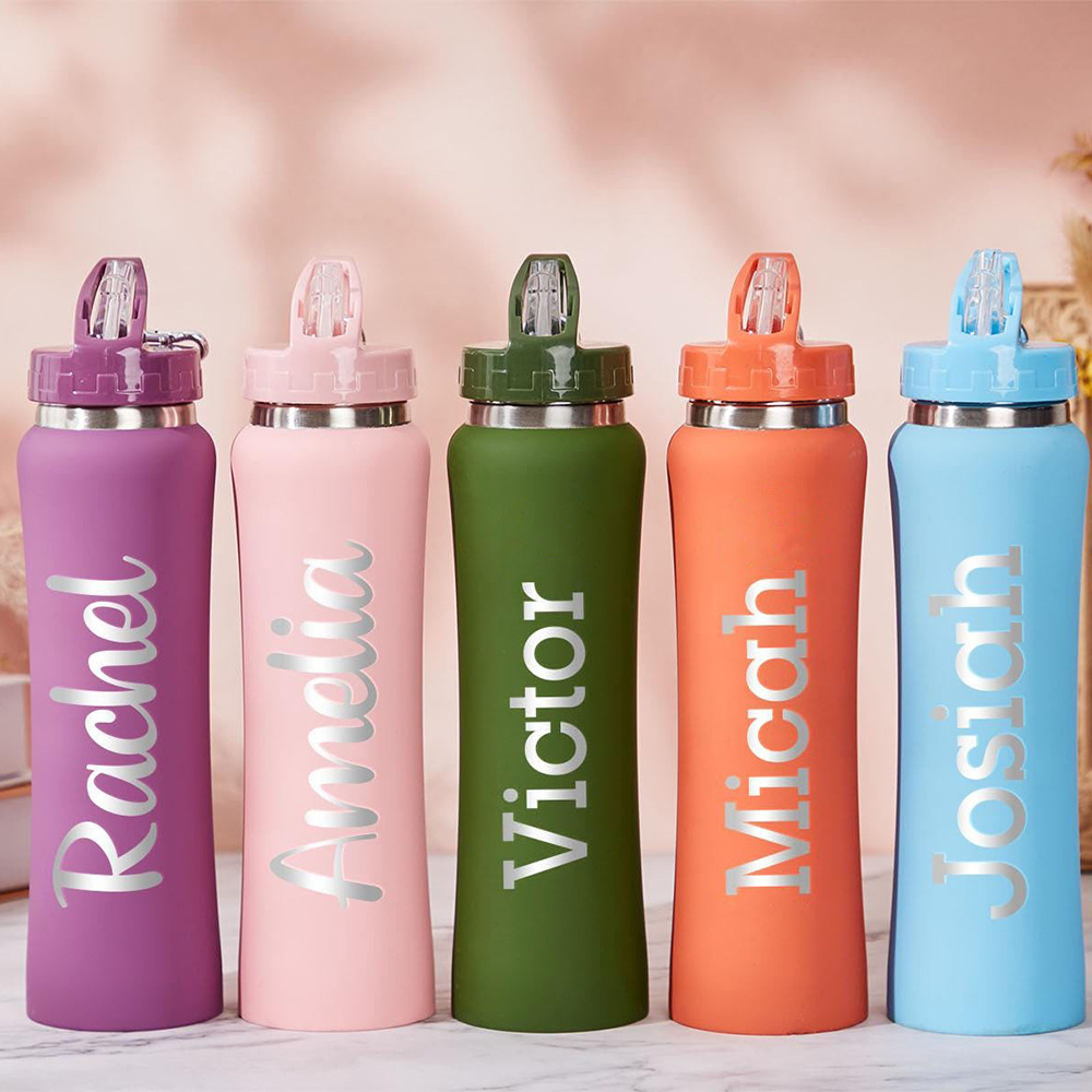 名前入りステンレス製ウォーターボトル（ストロー付き）、カスタ - Sports Water Bottle Insulated のレビューと価格