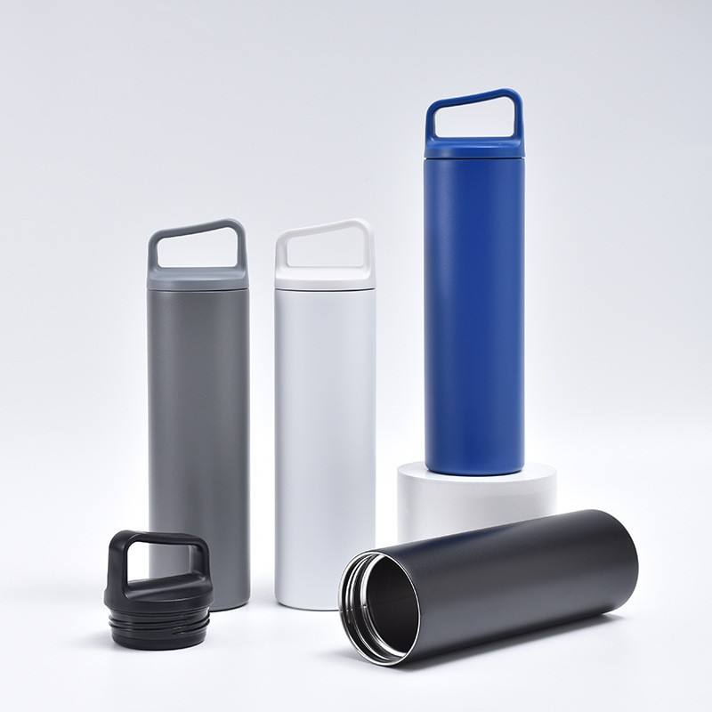 20オンス断熱ウォーターボトル、傾斜ハンドル付きステンレス製 - Sports Water Bottle Insulated のレビューと価格